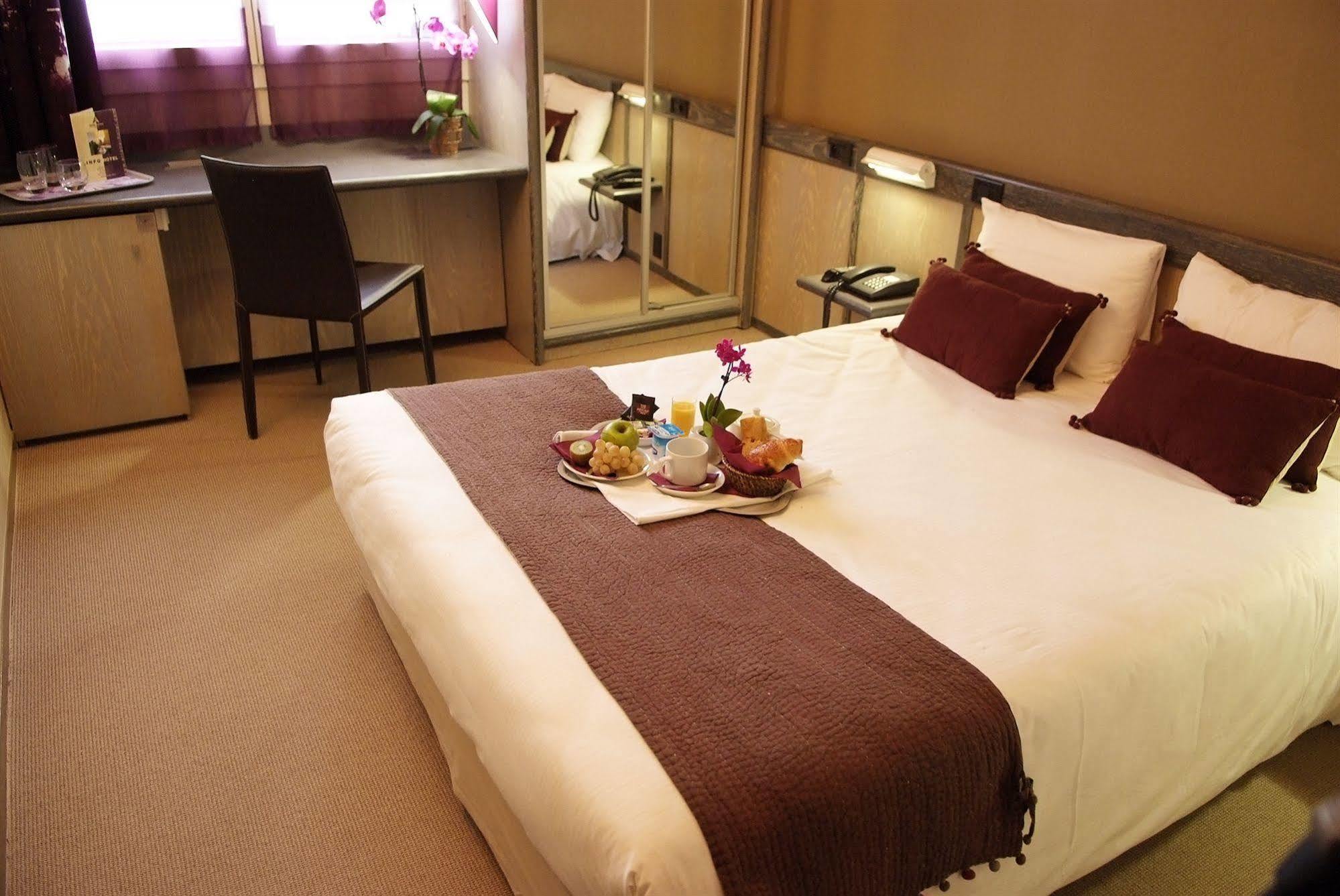 Hotel Gratte-Ciel Ariana Villeurbanne Buitenkant foto