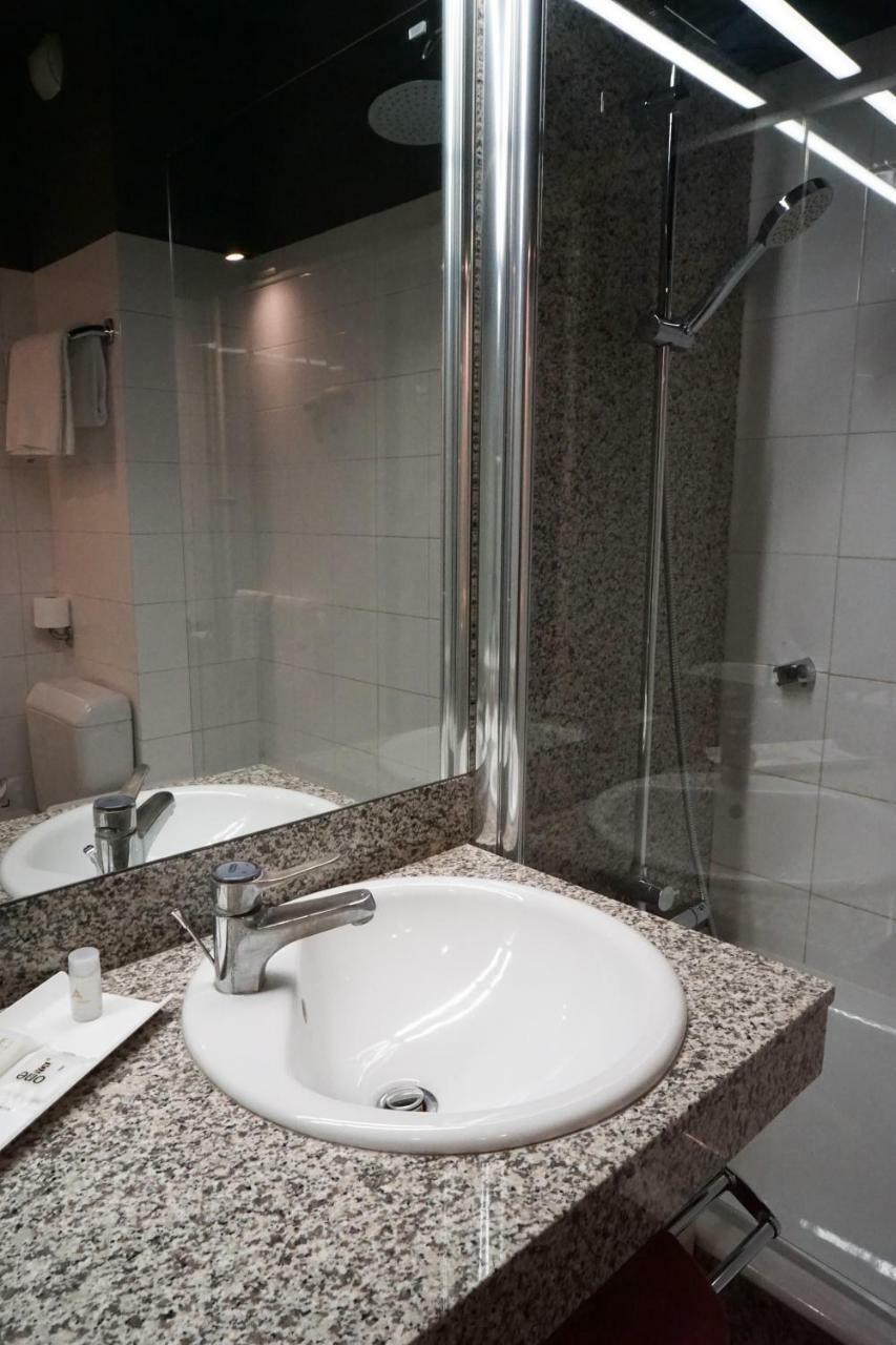 Hotel Gratte-Ciel Ariana Villeurbanne Buitenkant foto